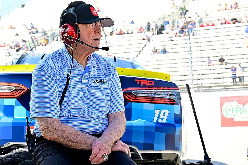 Coach Joe Gibbs, Martin Truex Jr, Joe Gibbs Racing, Auto-Owners Insurance Toyota Camry