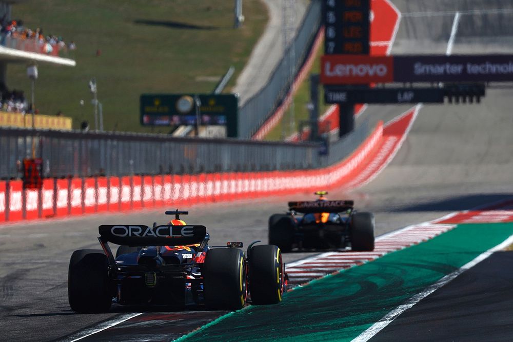 Lando Norris, McLaren MCL60, Max Verstappen, Red Bull Racing RB19