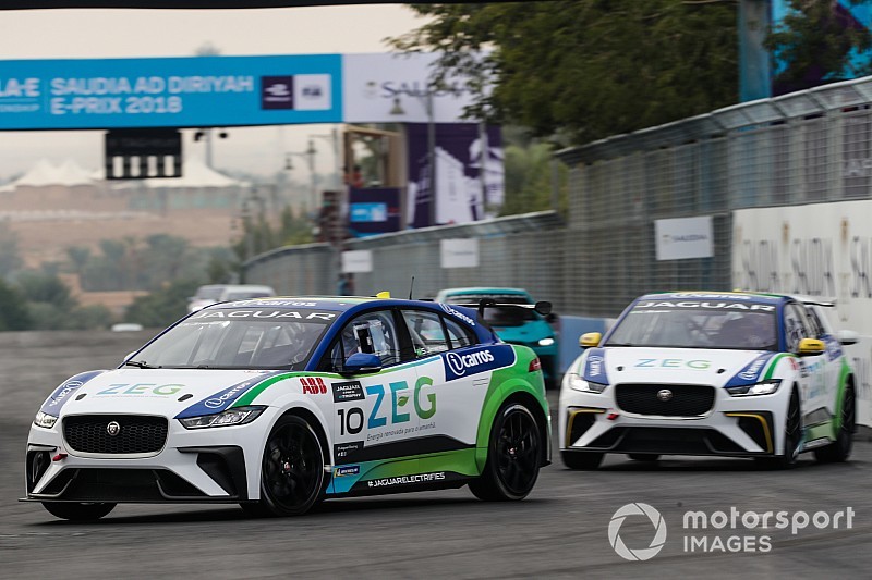 GALERÍA: El debut del Jaguar I-Pace eTrophy en el desierto