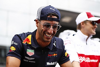 Így csapatja neki Ricciardo szilveszterkor: videó