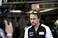 Alonso: "Llegamos con el campeonato m&aacute;s apretado de lo que deber&iacute;a estar"