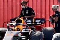 ¿Hamilton tocó el coche de Sergio Pérez y rompió las reglas?