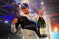 Dennis gana en Londres y da un gran paso en el campeonato