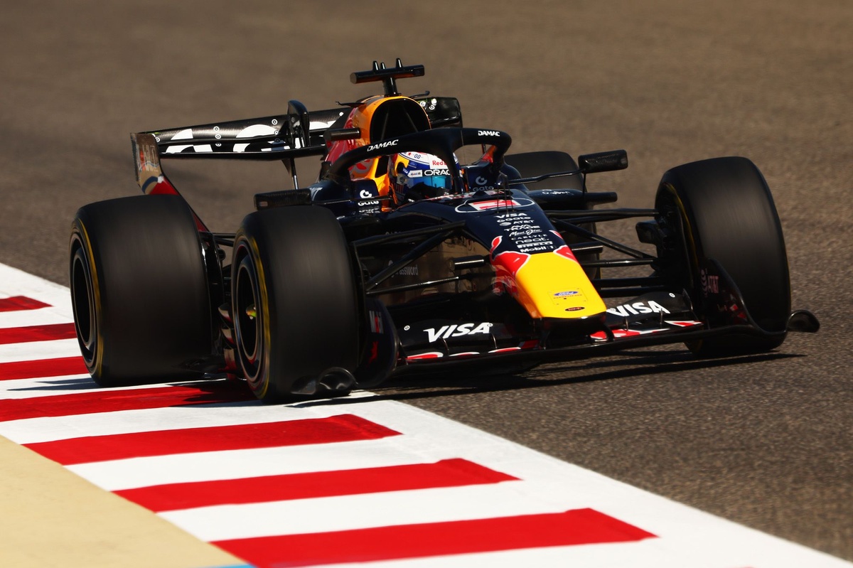 Max Verstappen tweede in productieve ochtend F1-testdag Bahrein, Norris snelste