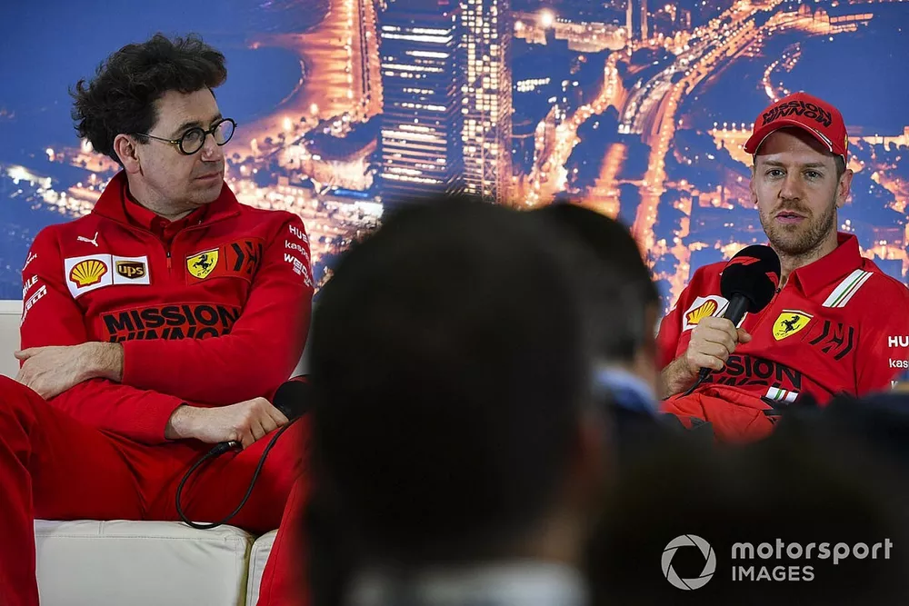 Mattia Binotto, director de la escuder&iacute;a Ferrari, y Sebastian Vettel, Ferrari 