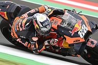 MotoGP: Oliveira vence de forma dominante GP da Indonésia atrasado pela chuva e sem Márquez devido à forte queda
