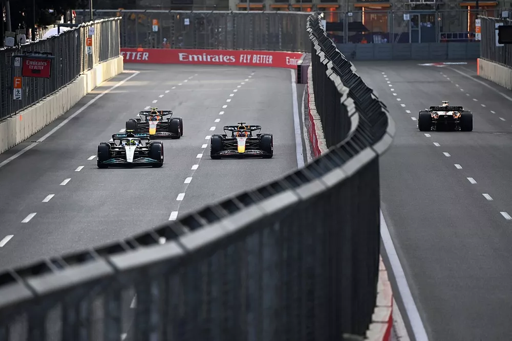 Lewis Hamilton, Mercedes W13, Max Verstappen, Red Bull Racing RB18, Sergio P&eacute;rez, Red Bull Racing RB18