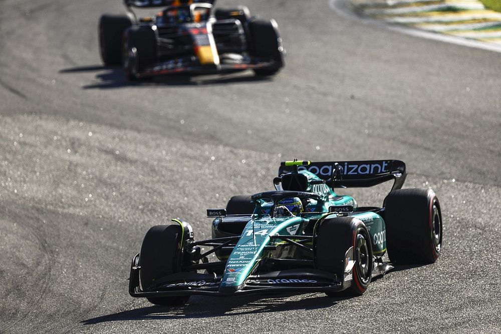 Fernando Alonso, Aston Martin AMR23, Sergio P&eacute;rez, Red Bull Racing RB19