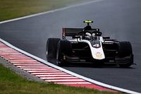 De Vries logra la pole bajo lluvia en F2