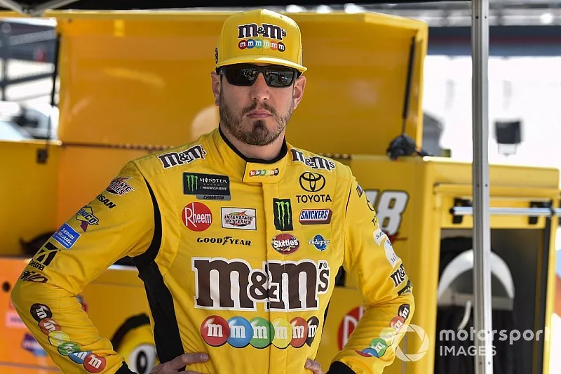 Kyle Busch, Joe Gibbs Racing, Toyota Camry M&M's