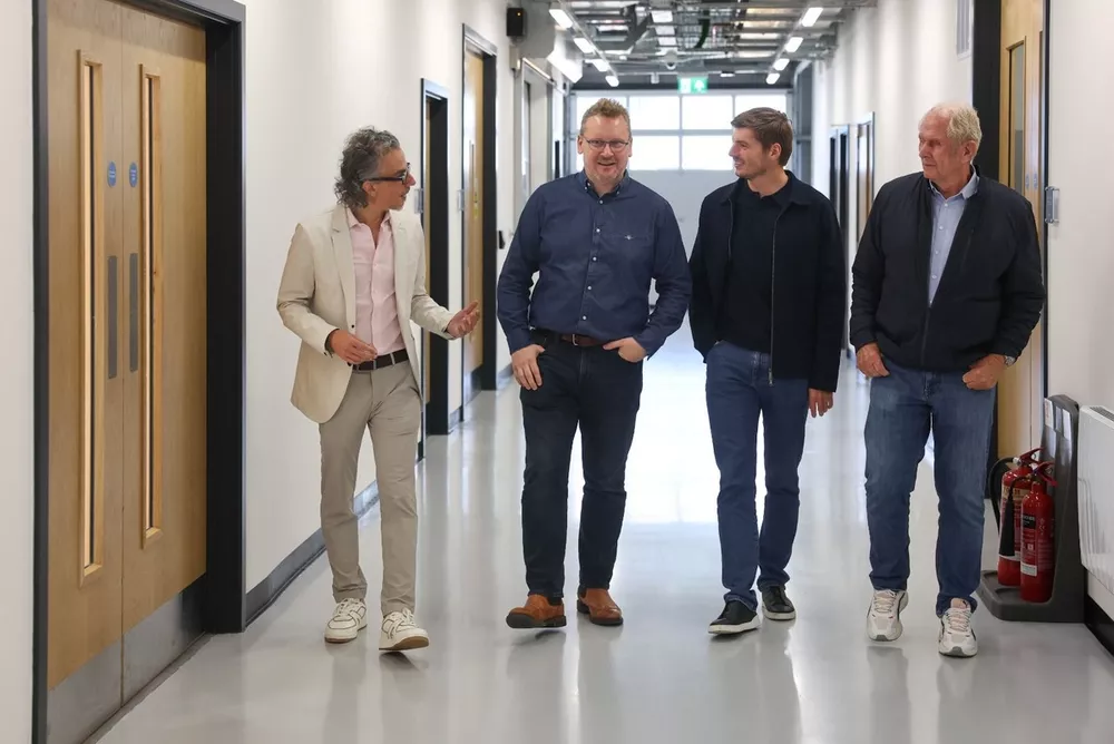 Max Verstappen, Laurent Mekies, Helmut Marko, Ben Hodgkinson en Red Bull Powertrains-Ford