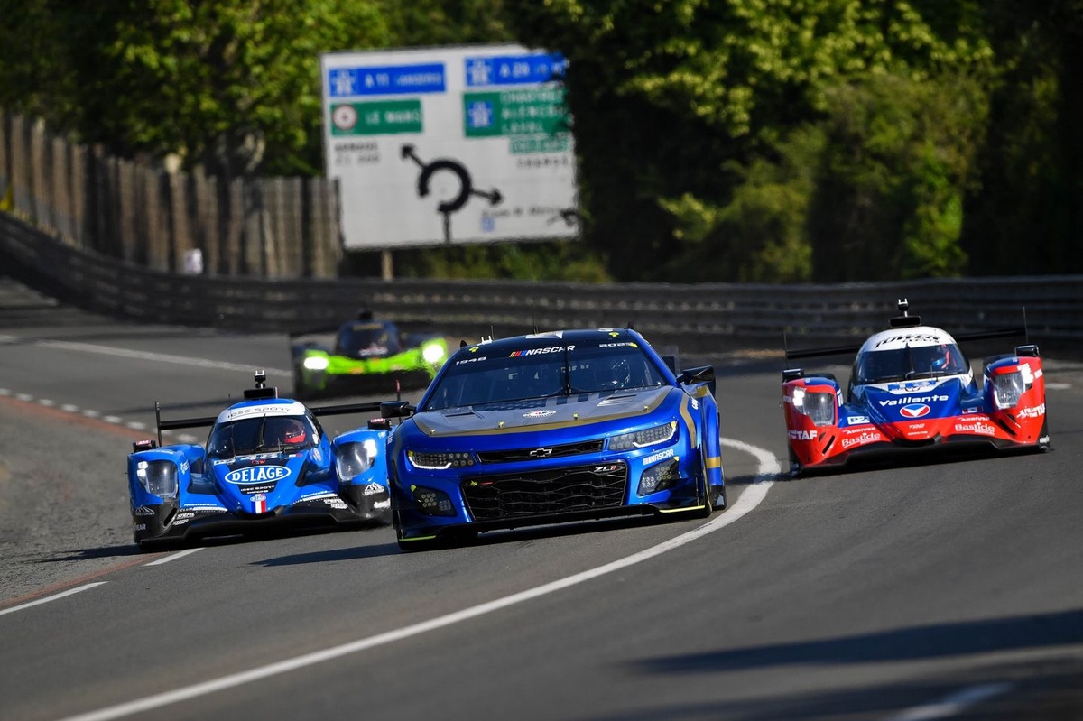 NASCARのル・マンへの”挑戦”完遂。一時はLM-GTE首位をも凌駕……バトン