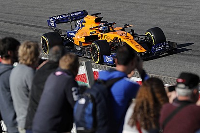 Carlos Sainz pone en marcha un año más una grada de apoyo para el GP de España