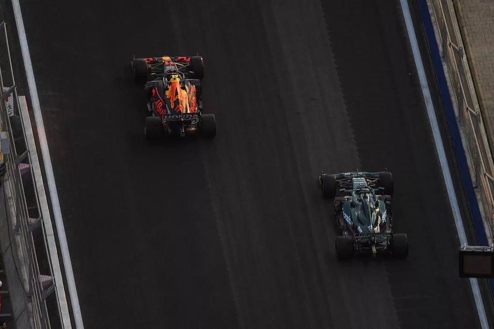 Sergio Perez, Red Bull Racing RB16B, Lance Stroll, Aston Martin AMR21