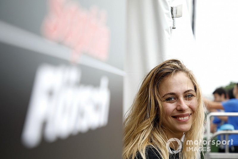 F1-es bajnok akar lenni a gerinctörést szenvedett női pilóta