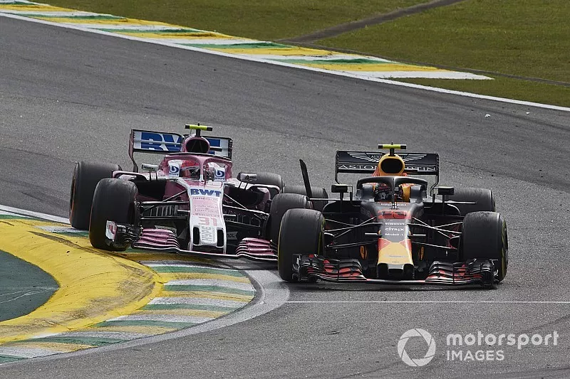 Accrochage entre Max Verstappen, Red Bull Racing RB14, et Esteban Ocon, Racing Point Force India VJM11