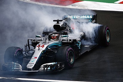 Hamilton juara dunia di balapan "mengerikan"