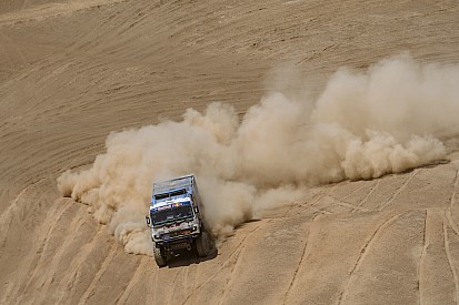 Dakar, Camion, Tappa 5: caos per la nebbia, vince Nikolaev, squalificato Karginov!