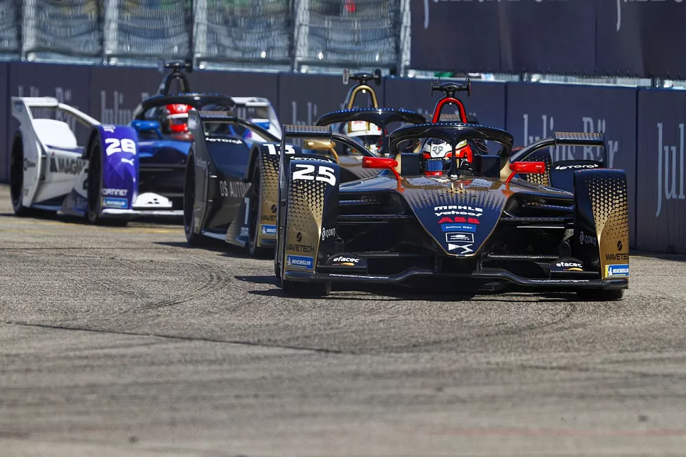 Jean-Eric Vergne, DS Techeetah, DS E-Tense FE21, Antonio Felix Da Costa, DS Techeetah, DS E-Tense FE21, Maximilian Gunther, BMW i Andretti Motorsport, BMW iFE.21