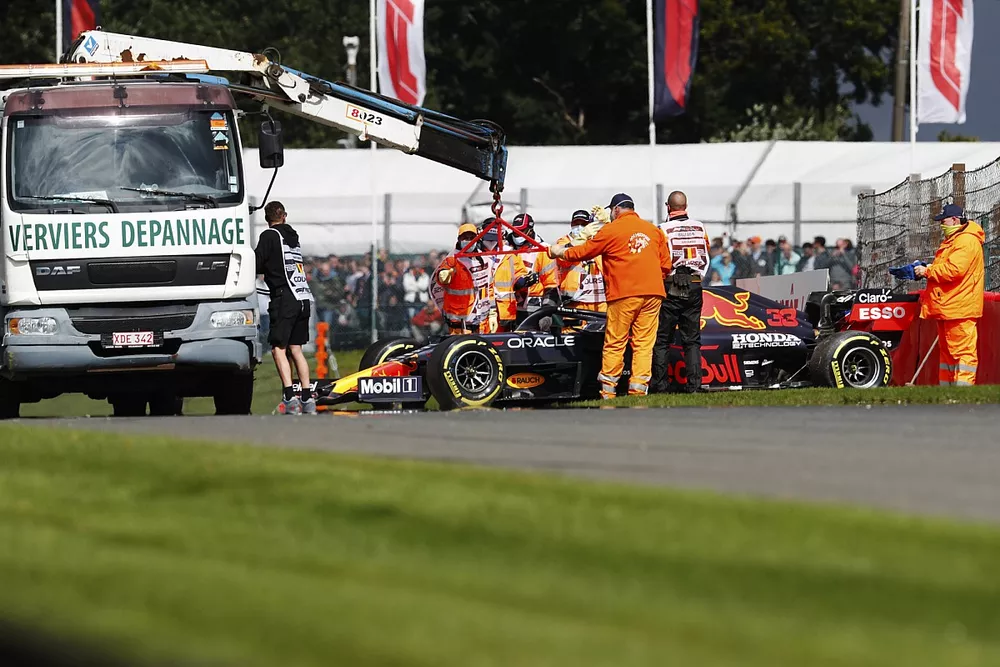 Max Verstappen, Red Bull Racing RB16B, is assisted by marshals