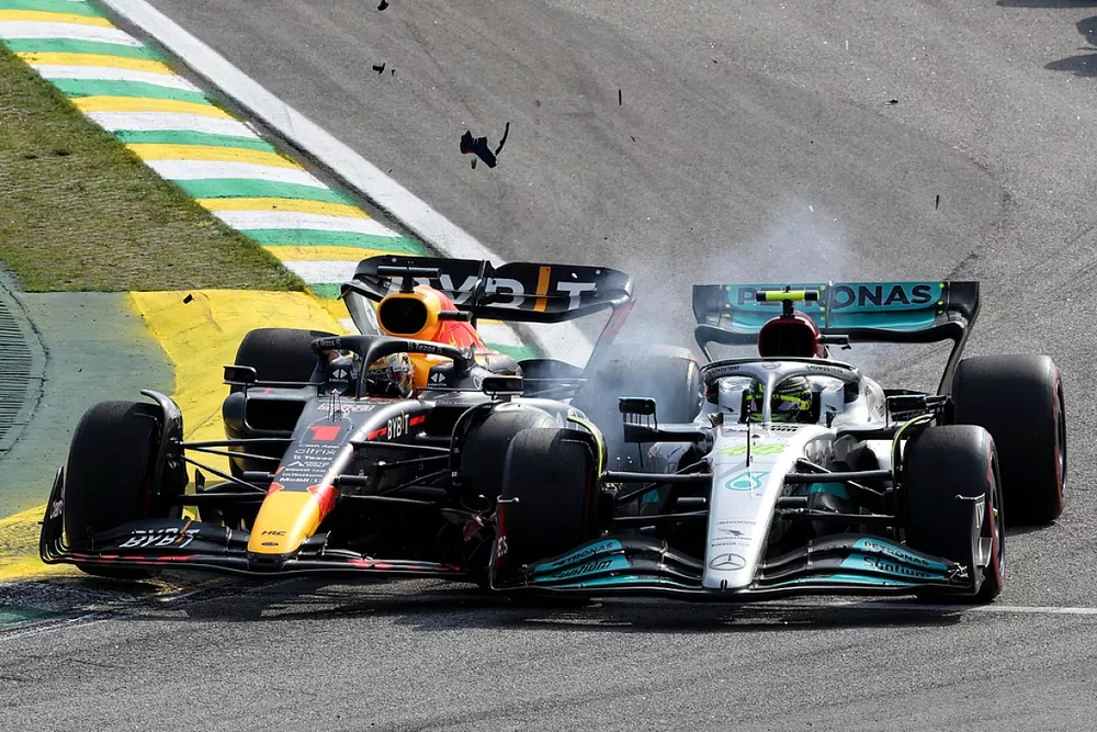 Max Verstappen, Red Bull Racing RB18, collides with Lewis Hamilton, Mercedes W13