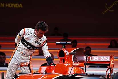 Alonso had contact met Mercedes na opstappen Rosberg