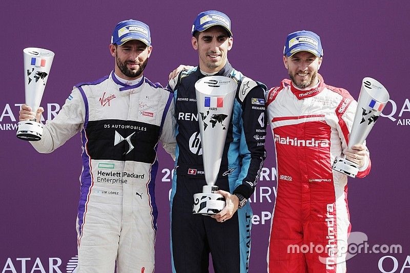 Podio: ganador de la carrera S&eacute;bastien Buemi, Renault e.Dams, segundo lugar Jos&eacute; Mar&iacute;a L&oacute;pez, DS Vir