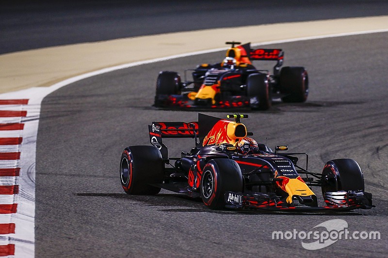 Ricciardo : Verstappen devrait écouter les autres pilotes