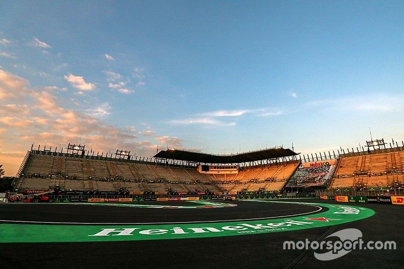 Vista de la tribuna y el circuito