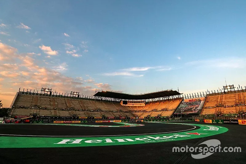 Vista de la tribuna y el circuito