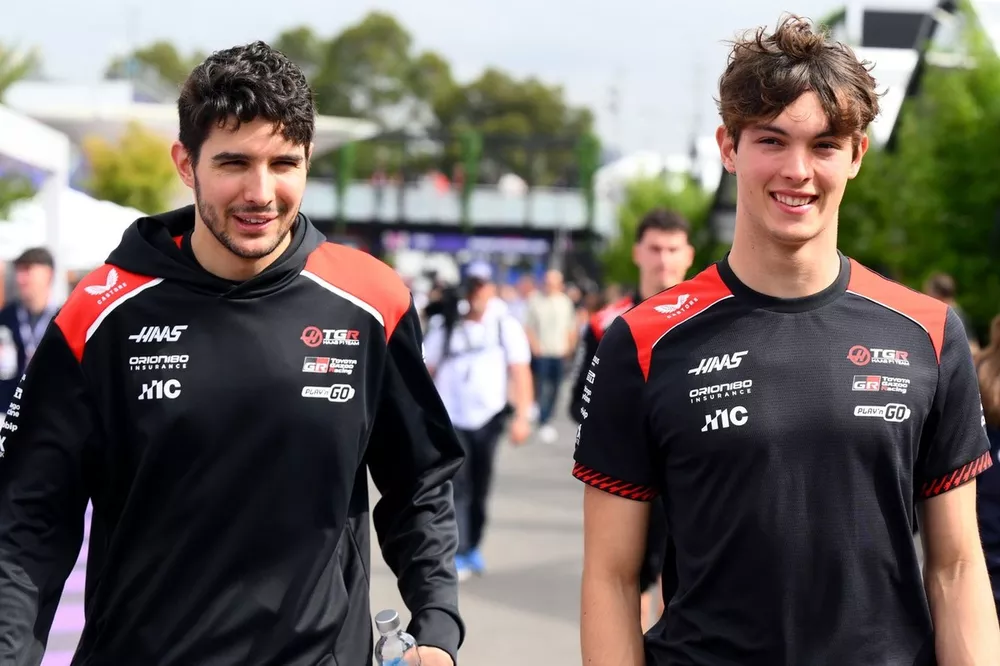 Esteban Ocon, Haas F1 Team, Oliver Bearman, Haas F1 Team