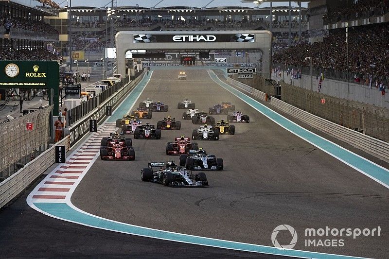 Lewis Hamilton, Mercedes-AMG F1 W09 leads at the start of the race 