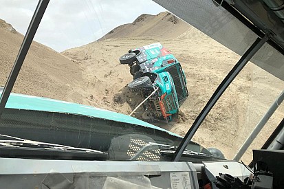 Dakar 2019: Villagra si rovescia in un Canyon e De Rooy paga un surriscaldamento