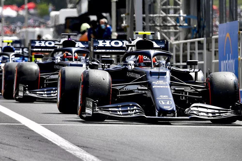 Pierre Gasly, AlphaTauri AT02, Yuki Tsunoda, AlphaTauri AT02, and Nicholas Latifi, Williams FW43B