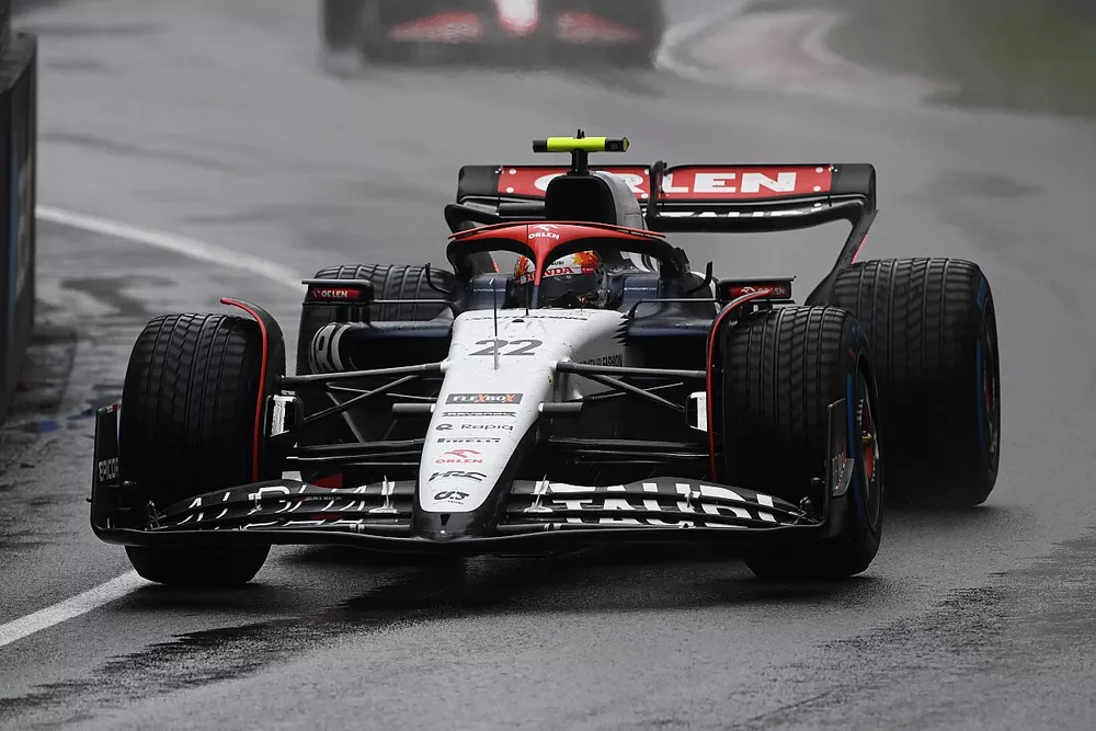 Yuki Tsunoda, AlphaTauri AT04, leads Nico Hulkenberg, Haas VF-23