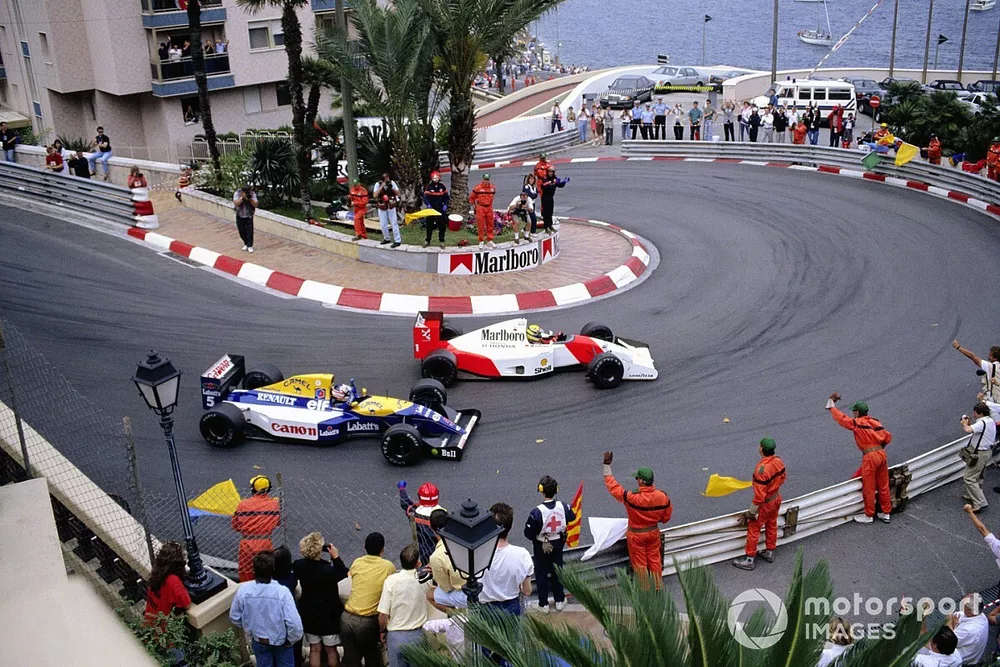 Marshals and fans salute race winner Ayrton Senna, McLaren MP4-7A Honda, and 2nd position Nigel Mansell, Williams FW14B Renault, on the slowing down lap during the Monaco GP at Monte Carlo on May 31, 1992 in Monte Carlo, Monaco. (Photo by Rainer Schlegelmilch)