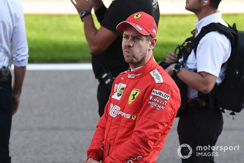 Sebastian Vettel, Ferrari, en la parrilla tras la sesi&oacute;n clasificatoria
