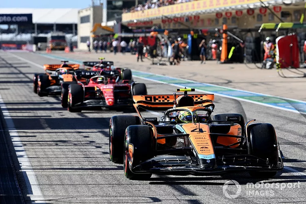 Lando Norris, McLaren MCL60, Charles Leclerc, Ferrari SF-23, Oscar Piastri, McLaren MCL60