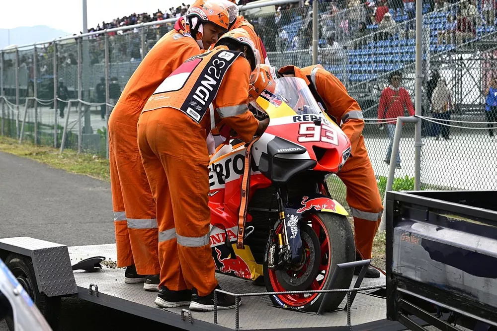 Marc Marquez, Repsol Honda Team, crashed bike