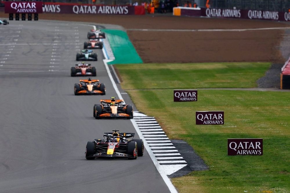 Max Verstappen, Red Bull Racing RB20, Lando Norris, McLaren MCL38, Oscar Piastri, McLaren MCL38