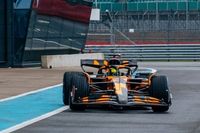 V&iacute;deo: as&iacute; luce el nuevo coche de los campeones en pista, el McLaren F1