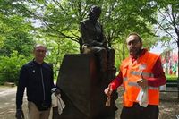 F1: Estátua de Senna em Ímola é limpa para 31 anos do 1º de maio
