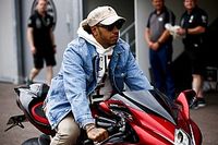 GALERIA: Hamilton chega em Mônaco com moto que custa quase R$ 300 mil