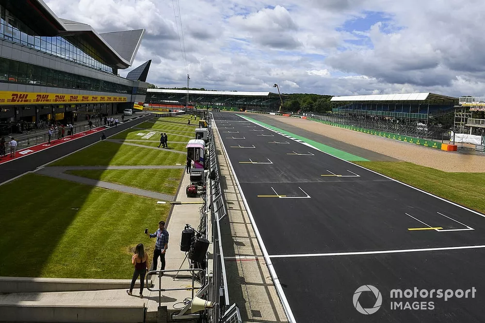 New Track surface on the start/ finish straight 