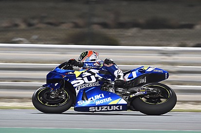 Rins le devuelve el golpe a Viñales en el segundo día de test en Losail
