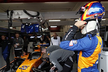 Tres miembros de McLaren son atendidos tras un incendio en el box