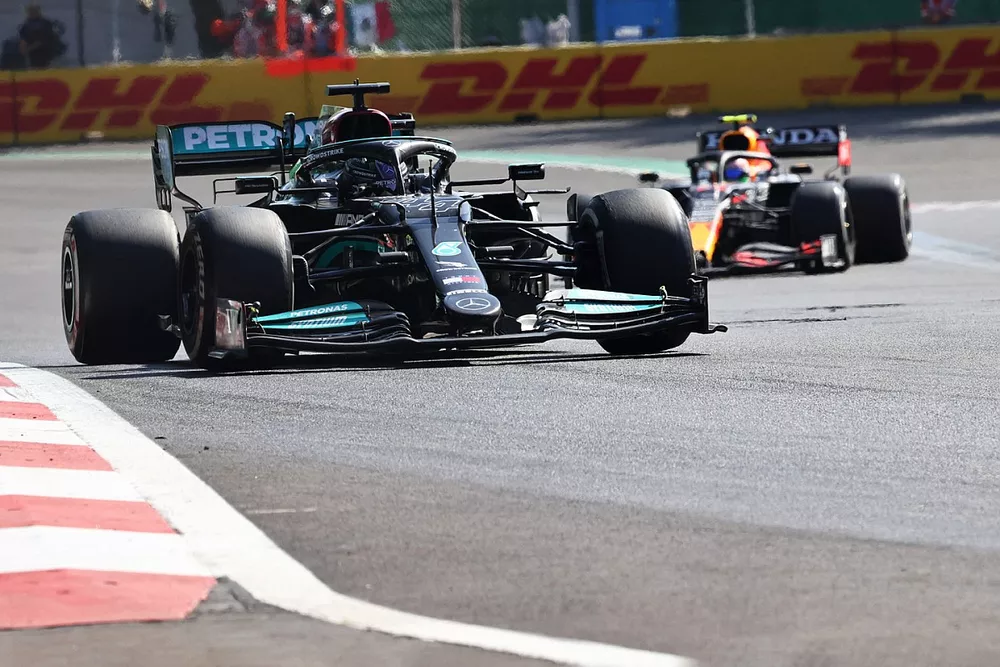 Lewis Hamilton, Mercedes W12, Sergio Perez, Red Bull Racing RB16B