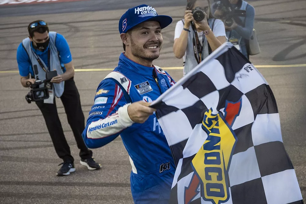 Campe&oacute;n Kyle Larson, Hendrick Motorsports, Chevrolet Camaro HendrickCars.com