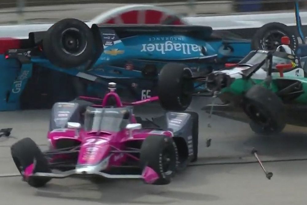 Choque al inicio de la carrera