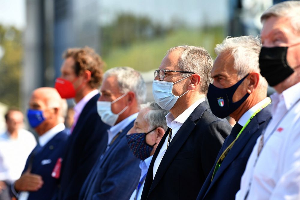 Stefano Domenicali, director general de la F&oacute;rmula 1, en la parrilla